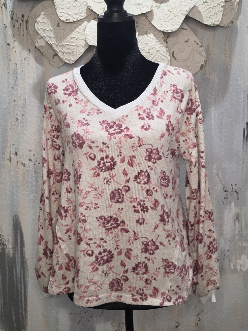 C&C California Cream V-Neck Sweatshirt with Rose Pink Floral Print Size Small